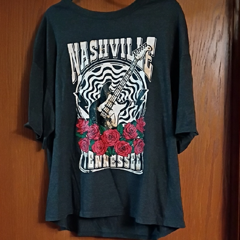 🩷 Nashville Guitar 🎸 Floral Tee Size XL Dark Gray